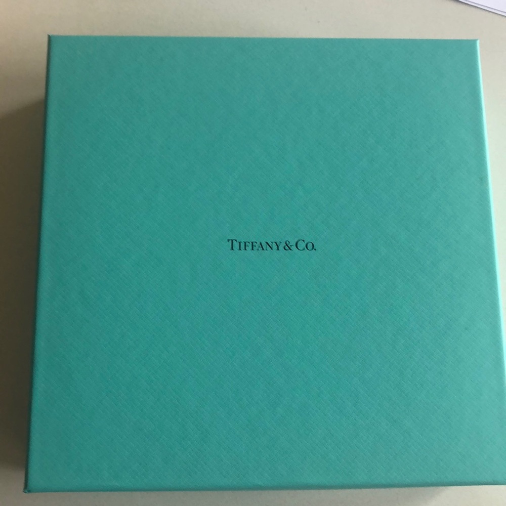 Medium Tiffany box - excellent condition!
